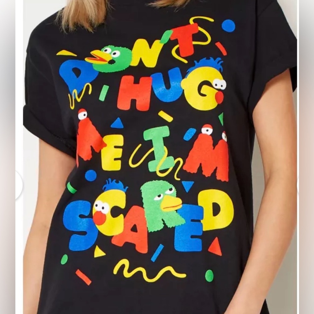 Don’t Hug Me I’m Scared Black Graphic Tee  EUC SIZE MEDIUM